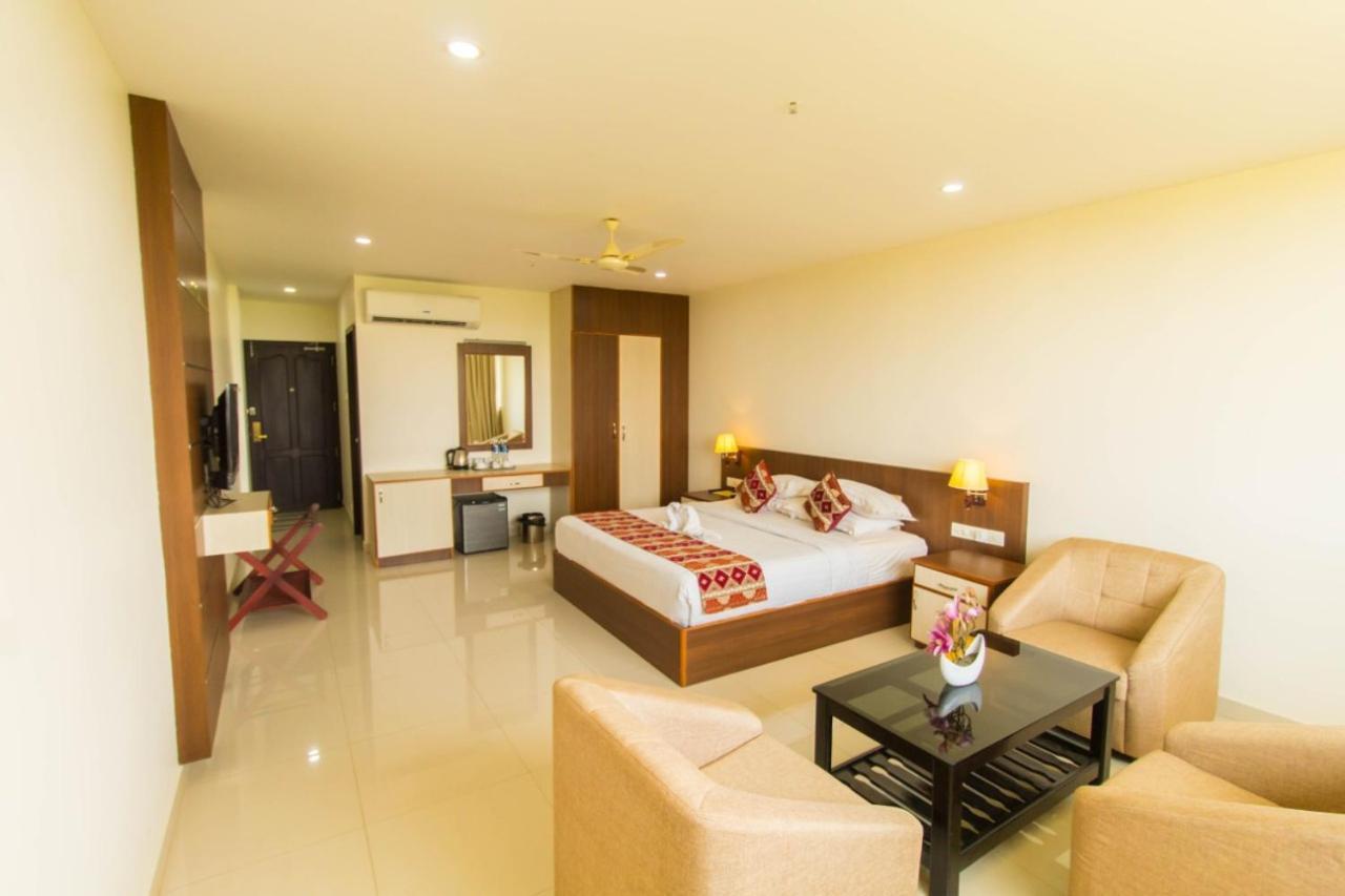 Miracle Residency Kizhake Chālakudi Exterior foto