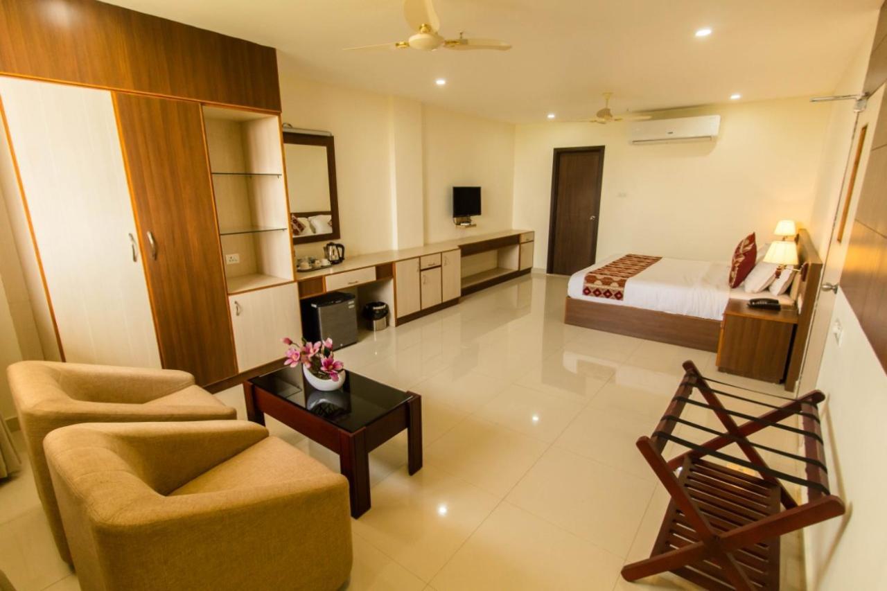 Miracle Residency Kizhake Chālakudi Exterior foto