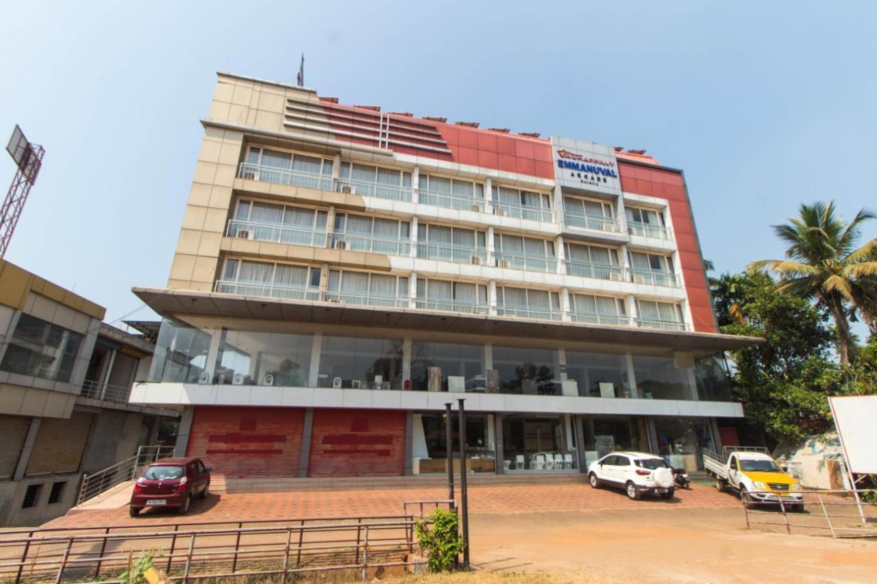 Miracle Residency Kizhake Chālakudi Exterior foto