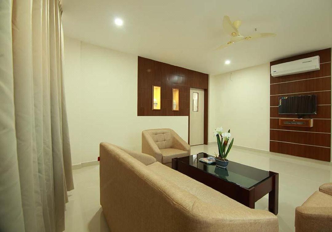 Miracle Residency Kizhake Chālakudi Exterior foto